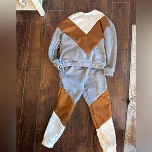 New without tags darling sweatsuit. From online boutique. Size small.